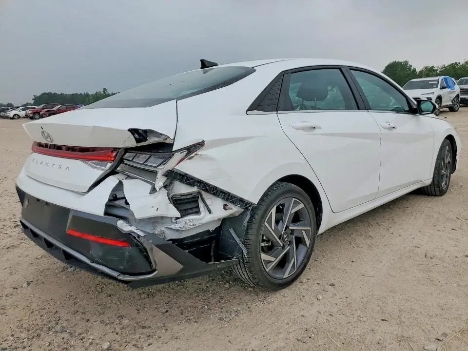 2025 HYUNDAI ELANTRA SEL  
