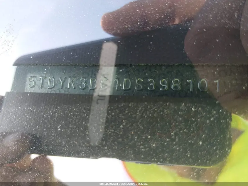 2013 TOYOTA SIENNA XLE V6 8 PASSENGER