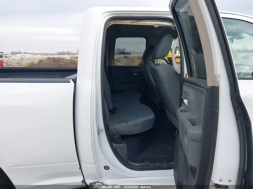 2017 RAM 1500 SLT  4X4 6'4 BOX