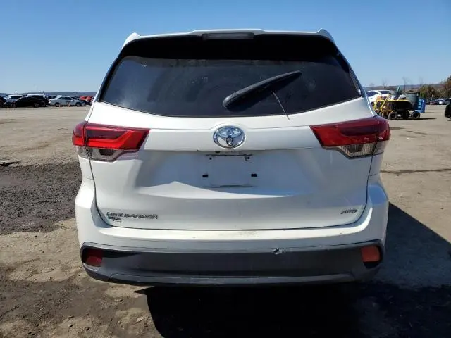 2019 TOYOTA HIGHLANDER LE  
