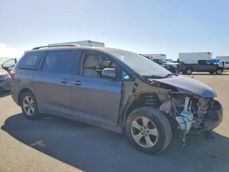 2017 TOYOTA SIENNA LE  