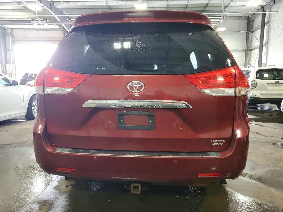 2011 TOYOTA SIENNA LIMITED 7-PASSENGER  