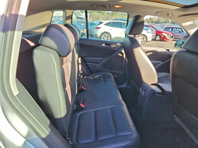 2011 VOLKSWAGEN TIGUAN S  