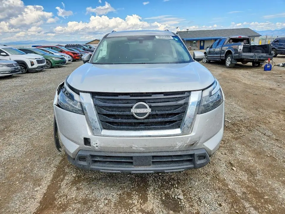 2024 NISSAN PATHFINDER SV  