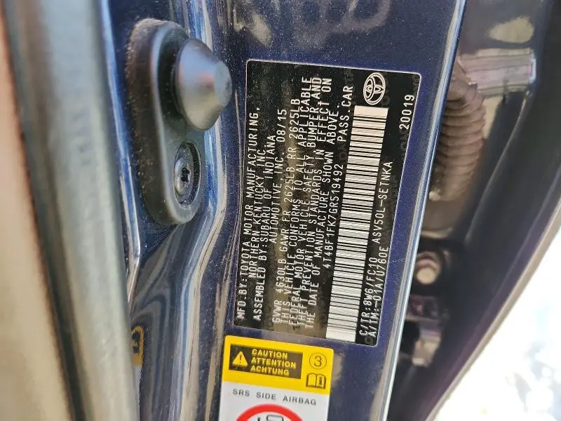 2016 TOYOTA CAMRY LE  