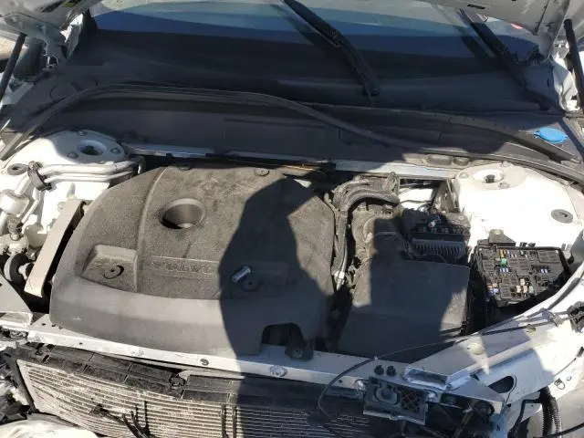 2020 VOLVO XC60 T5 R-DESIGN  