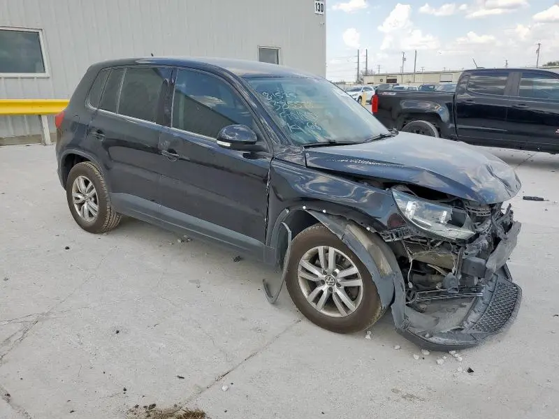 2013 VOLKSWAGEN TIGUAN S  