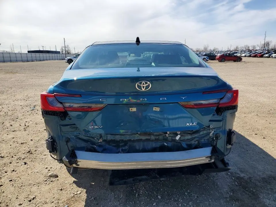 2025 TOYOTA CAMRY XLE  