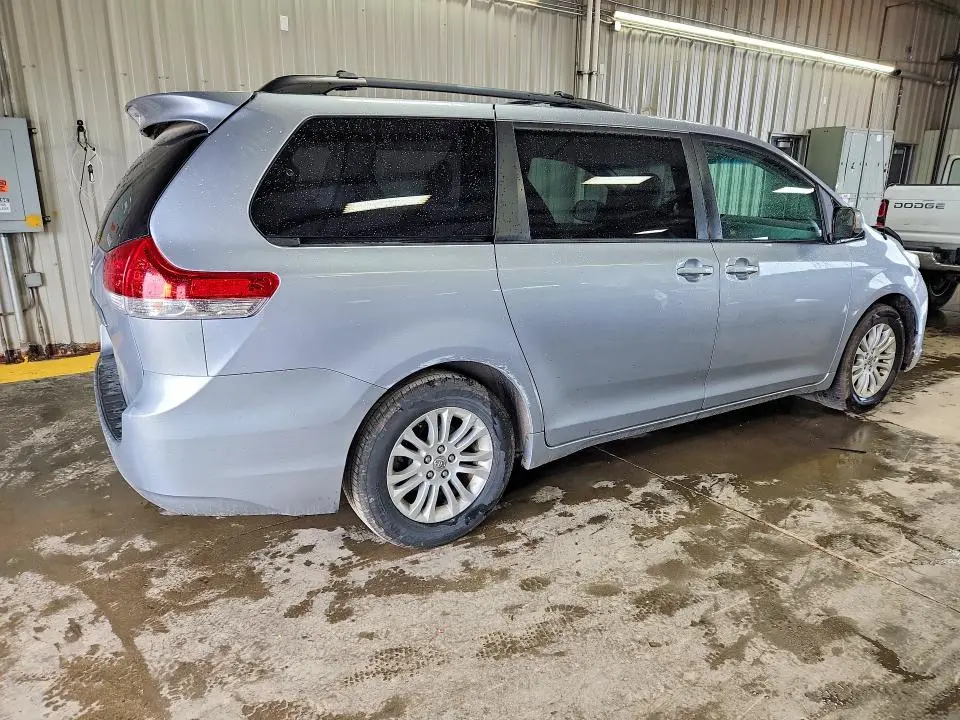 2011 TOYOTA SIENNA XLE 8-PASSENGER  
