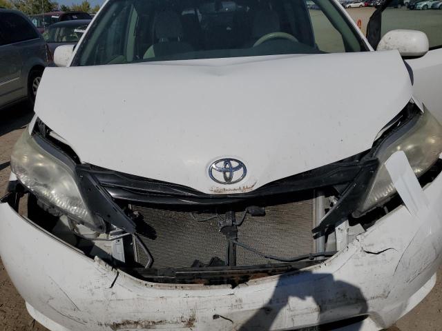 2011 TOYOTA SIENNA LE