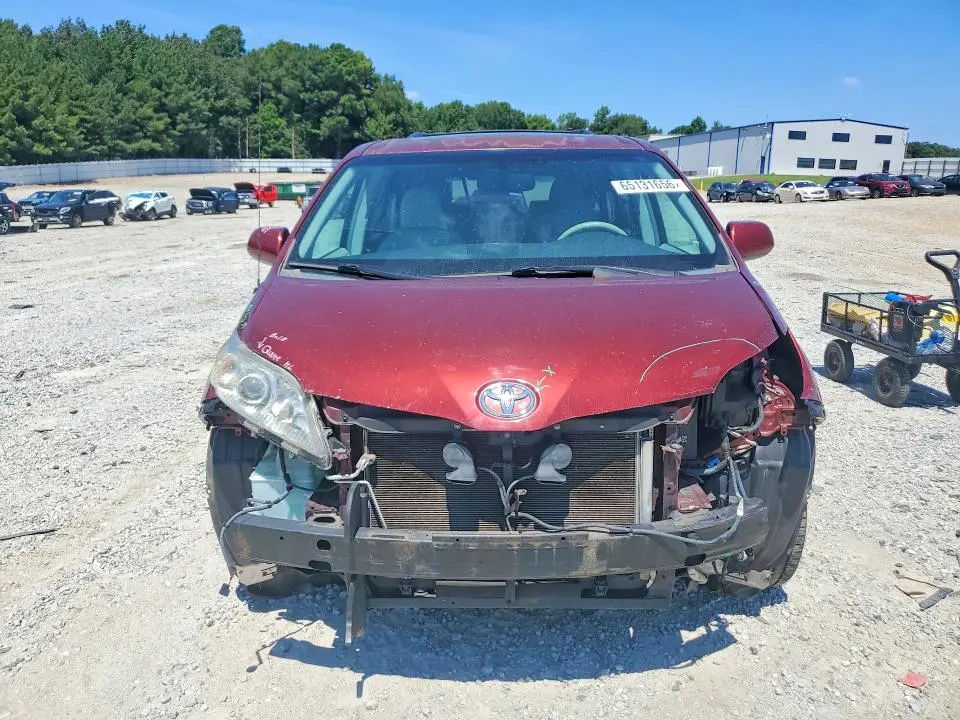 2014 TOYOTA SIENNA XLE 8-PASSENGER  