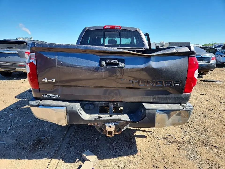 2017 TOYOTA TUNDRA SR5  
