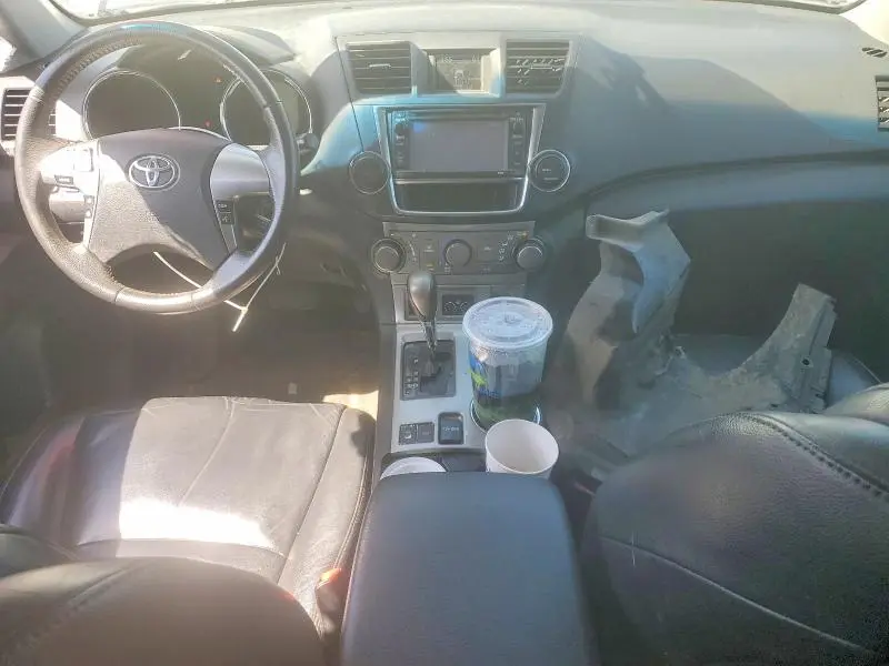2013 TOYOTA HIGHLANDER SE  