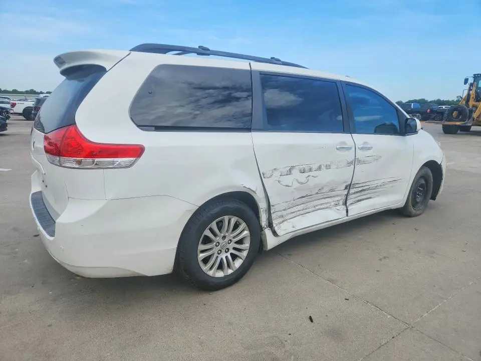 2012 TOYOTA SIENNA XLE 8-PASSENGER  