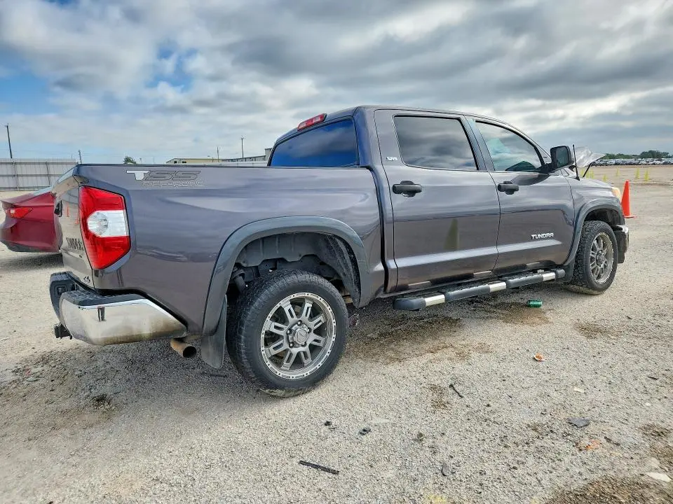 2017 TOYOTA TUNDRA CREWMAX SR5  
