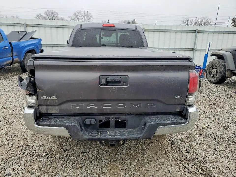 2018 TOYOTA TACOMA SR5 V6  