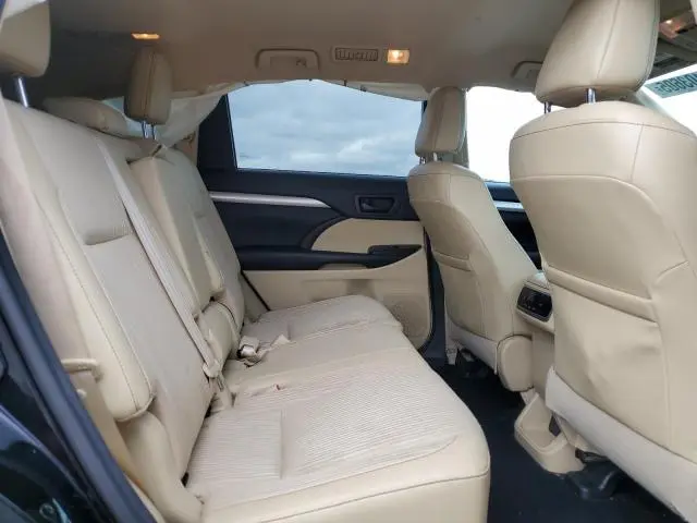 2017 TOYOTA HIGHLANDER LE  