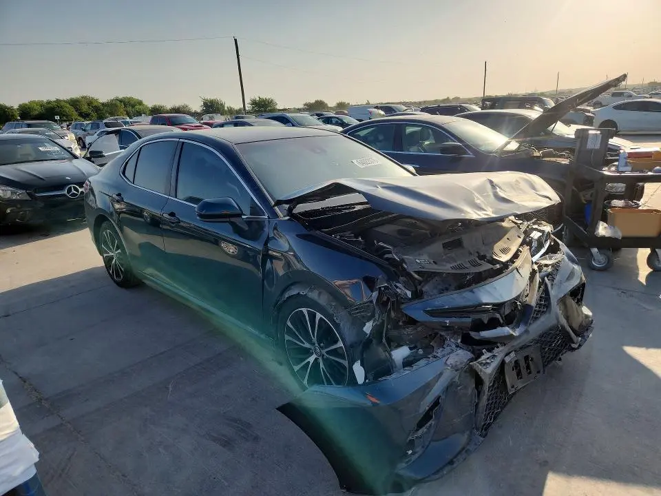 2019 TOYOTA CAMRY SE  