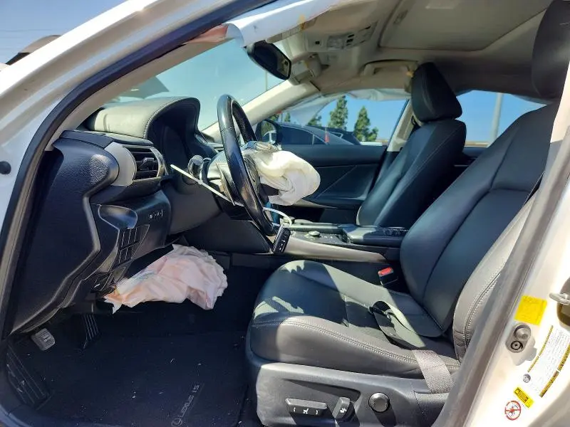 2016 LEXUS IS 200T  