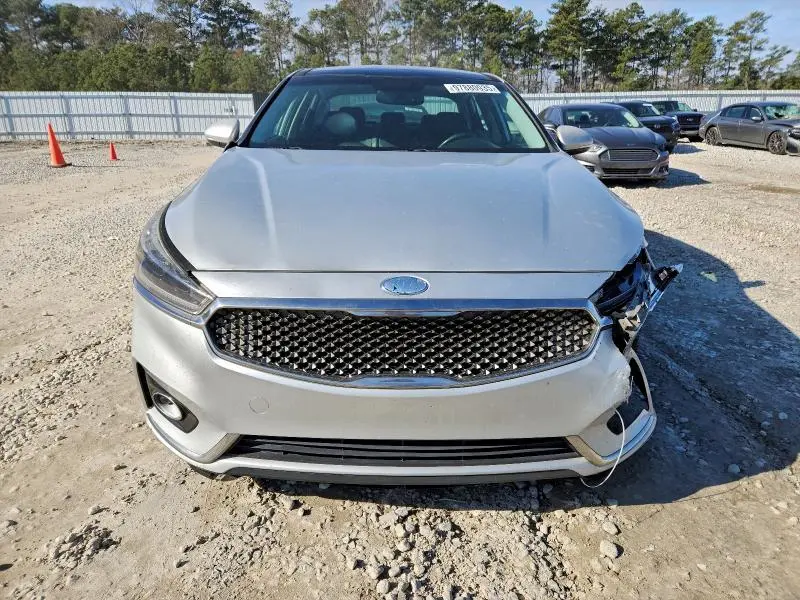 2017 KIA CADENZA PREMIUM  