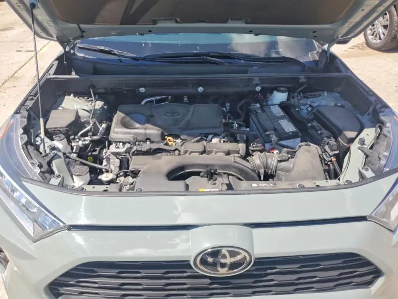 2021 TOYOTA RAV4 XLE  