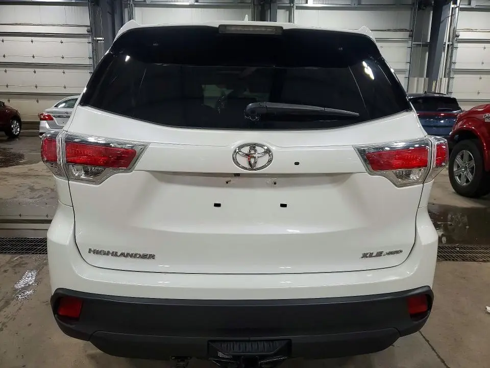 2015 TOYOTA HIGHLANDER XLE  