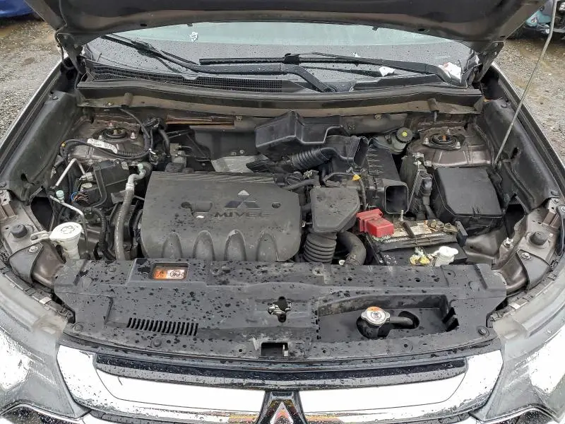 2016 MITSUBISHI OUTLANDER SE  