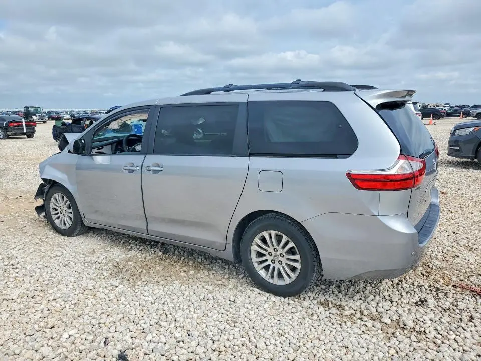 2015 TOYOTA SIENNA XLE 8-PASSENGER  
