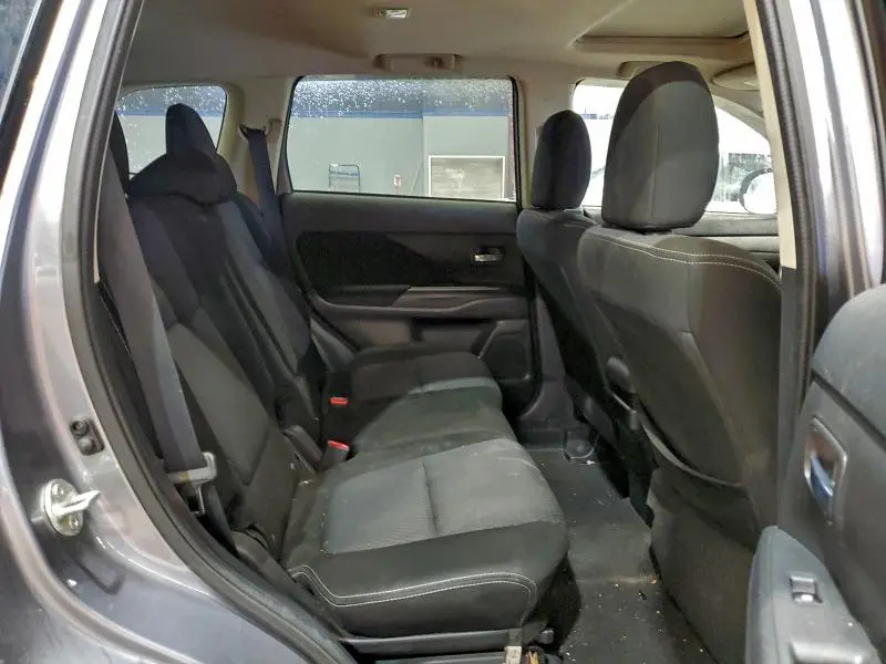 2017 MITSUBISHI OUTLANDER SE  