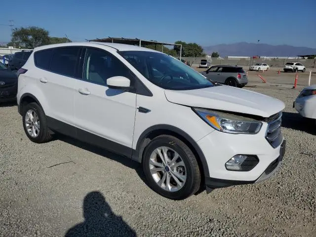 2017 FORD ESCAPE SE  