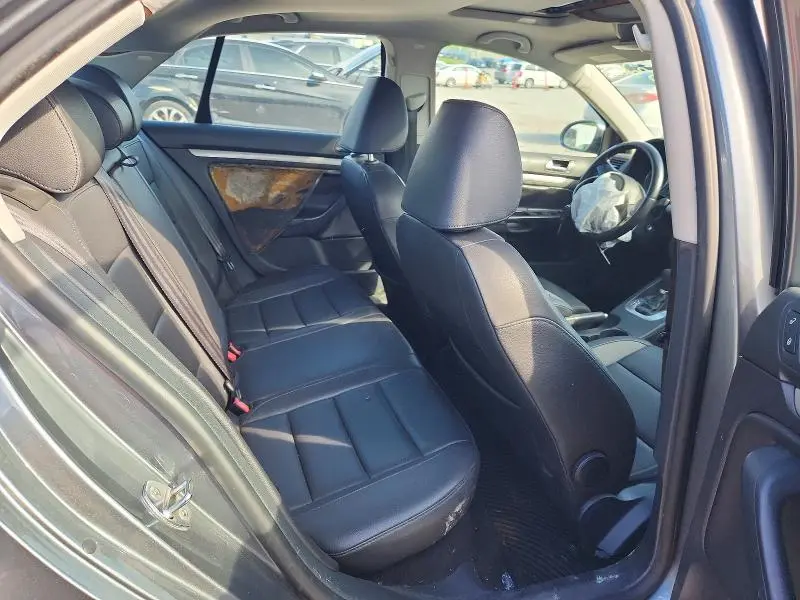 2010 VOLKSWAGEN JETTA SE  