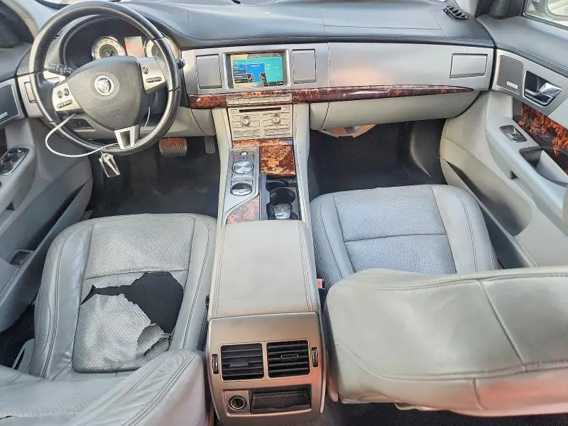 2010 JAGUAR XF PREMIUM  