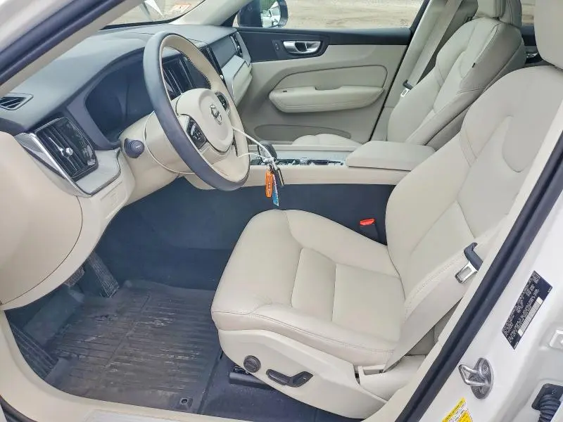 2024 VOLVO XC60 PLUS  