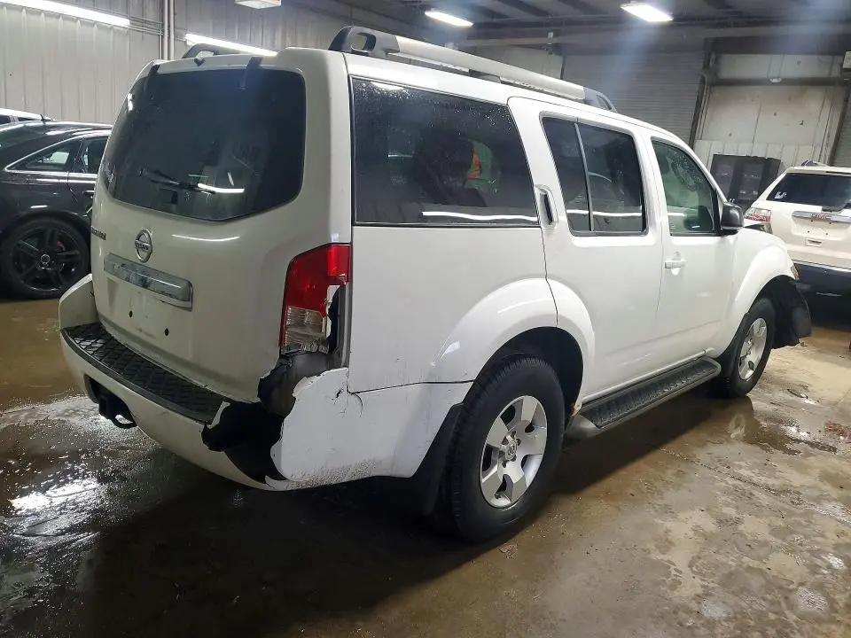 2011 NISSAN PATHFINDER S  