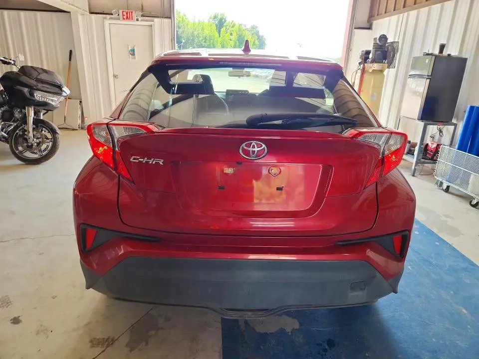 2020 TOYOTA C-HR XLE  