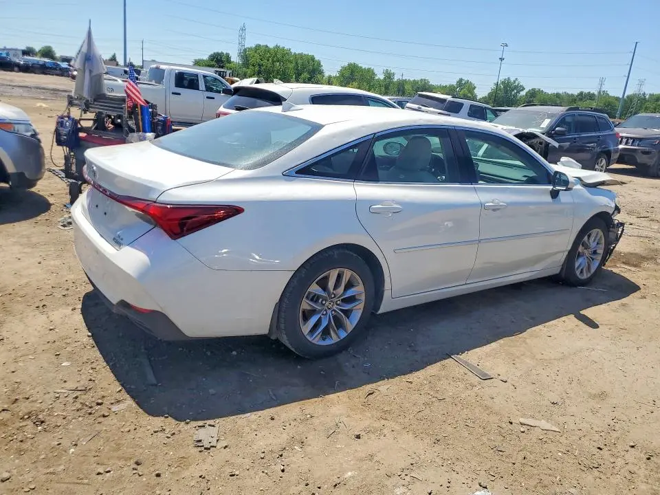 2022 TOYOTA AVALON XLE  