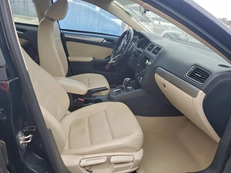 2016 VOLKSWAGEN JETTA SE  