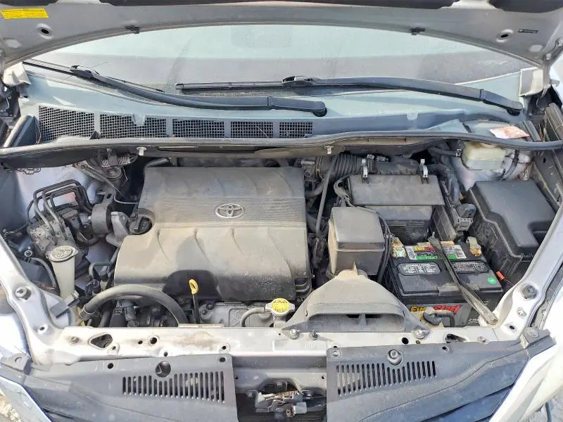 2013 TOYOTA SIENNA LE  