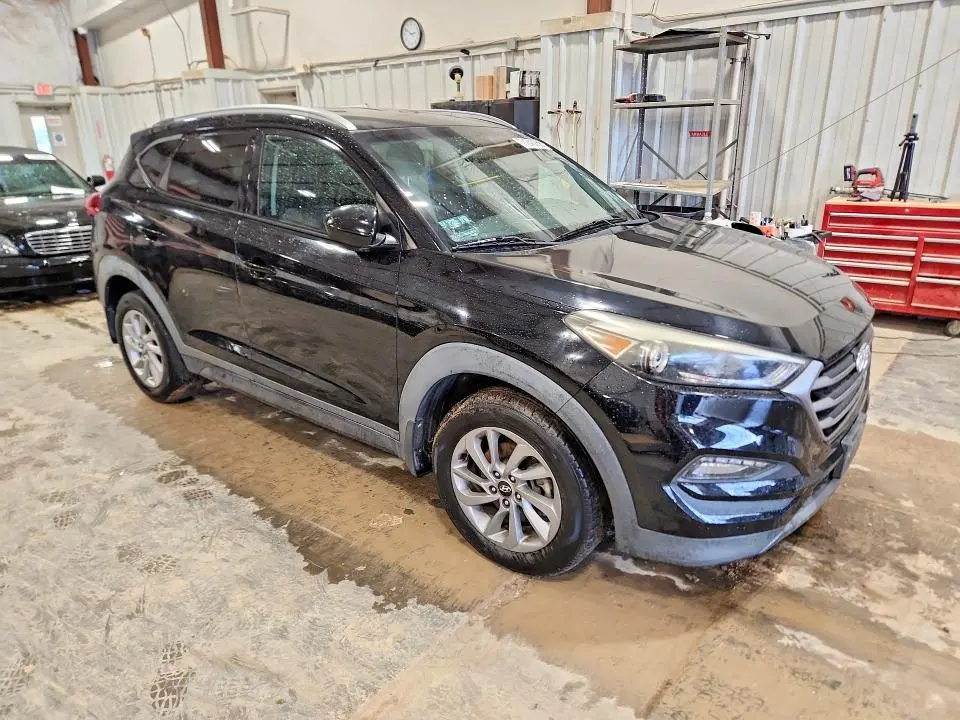 2016 HYUNDAI TUCSON SE  