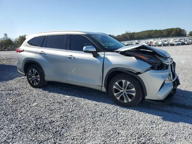2022 TOYOTA HIGHLANDER XLE  
