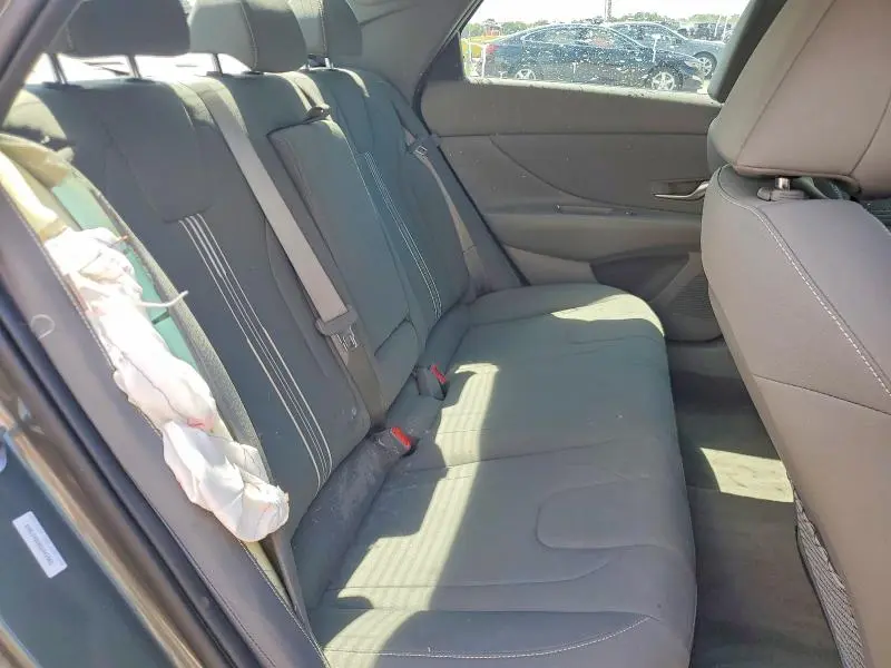 2025 HYUNDAI ELANTRA SEL  