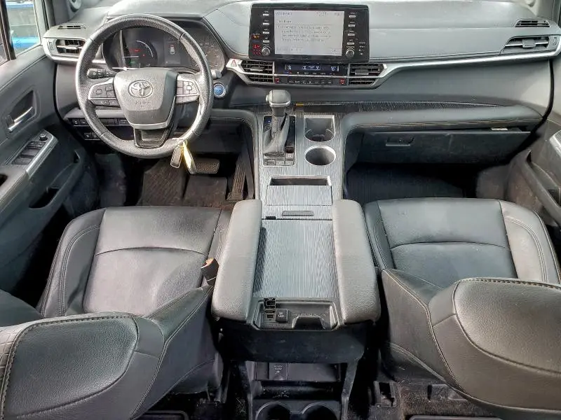 2022 TOYOTA SIENNA WOODLAND EDITION  