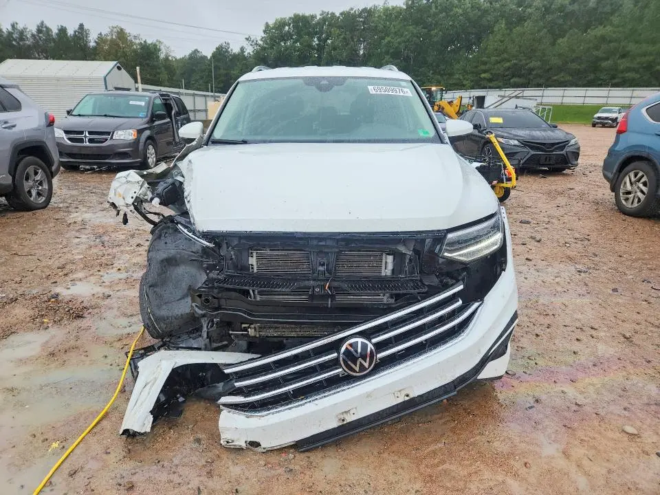 2022 VOLKSWAGEN TIGUAN SE  