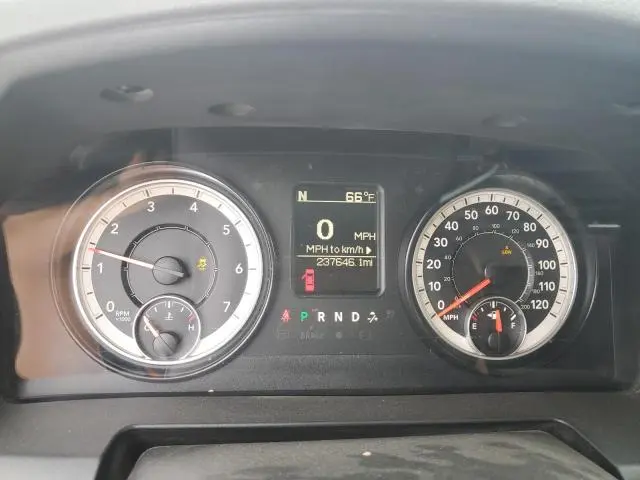 2016 RAM 1500 SLT  