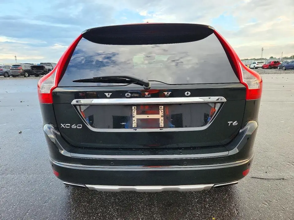 2015 VOLVO XC60 T6 PREMIER  