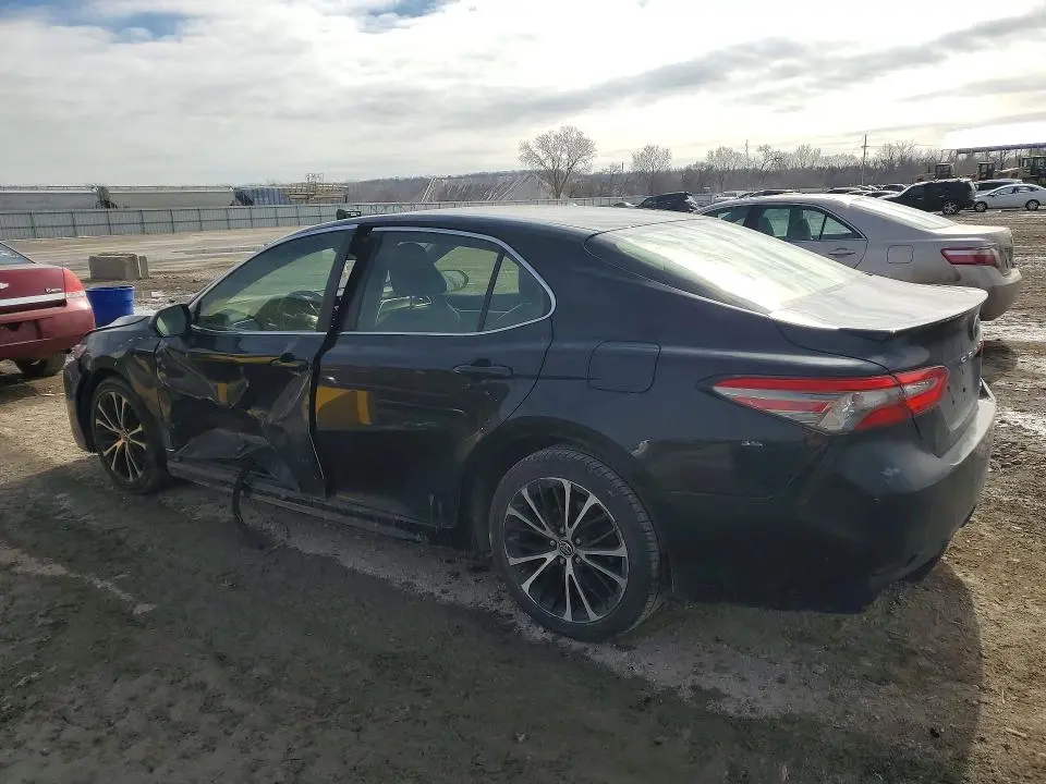 2018 TOYOTA CAMRY SE  