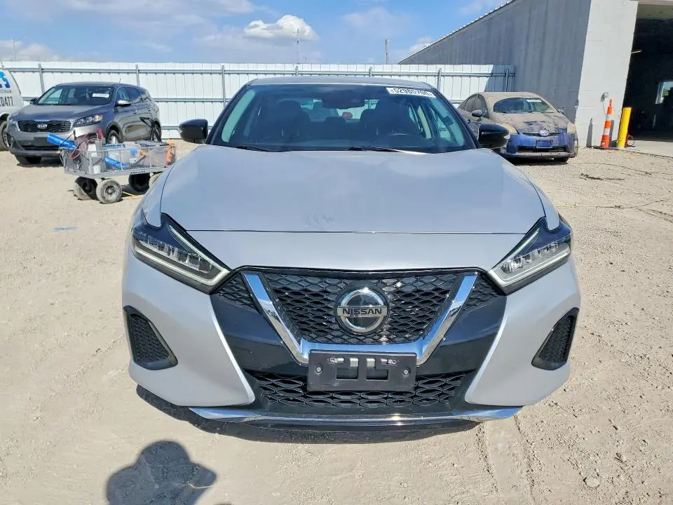 2022 NISSAN MAXIMA SV  