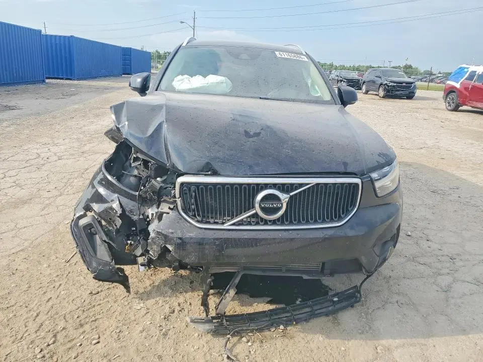 2022 VOLVO XC40 T5 MOMENTUM  