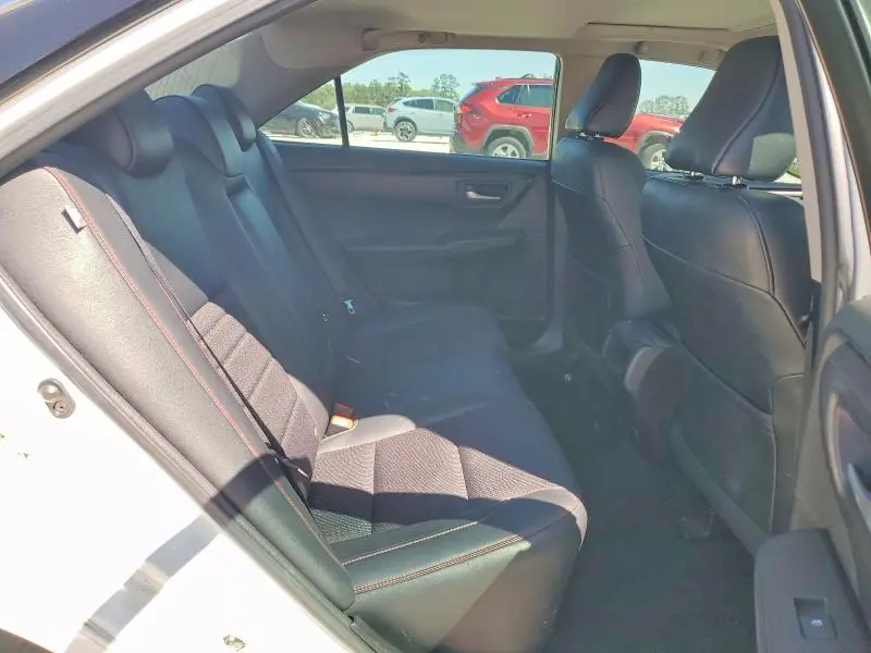 2016 TOYOTA CAMRY SE  