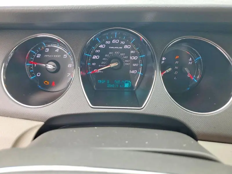 2011 FORD TAURUS SE  